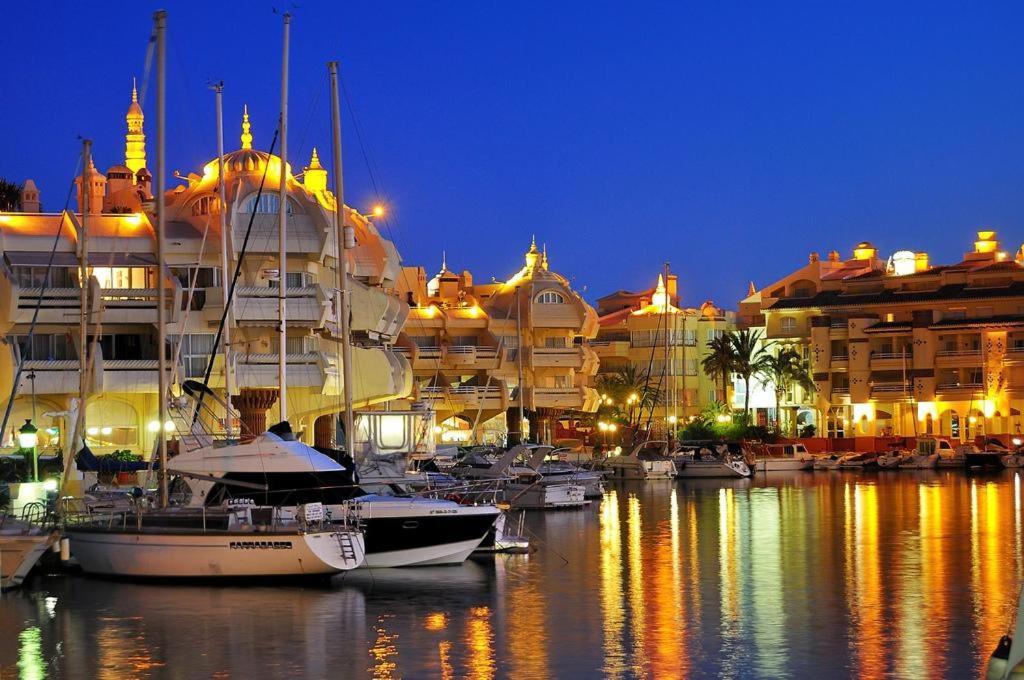 Apartamento Benalmadena Puerto Marina Lägenhet Exteriör bild
