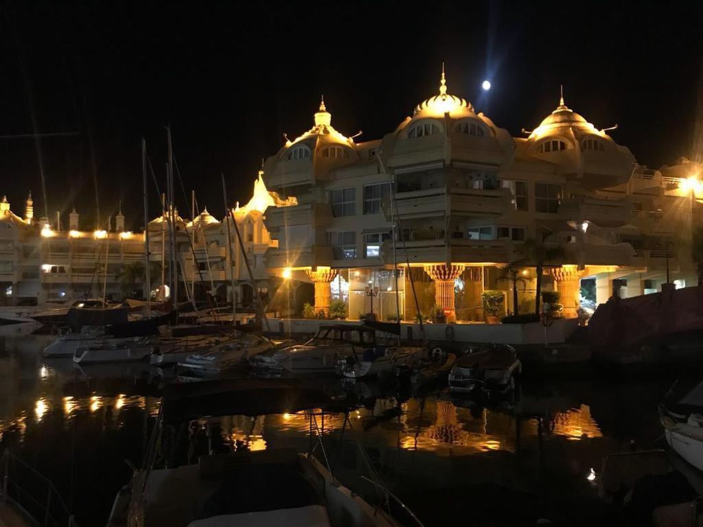 Apartamento Benalmadena Puerto Marina Lägenhet Exteriör bild